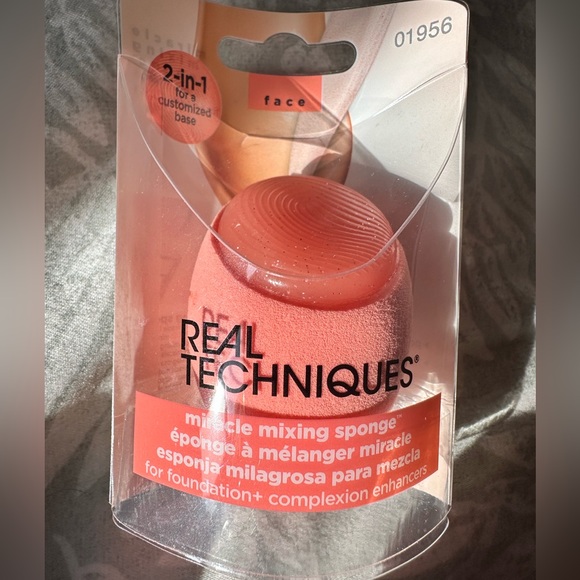 NWT! REAL TECHNIQUES MIRACLE MIXING SPONGE - Picture 2 of 3
